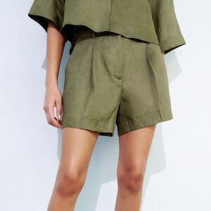 Zara High Waist Green Shorts Relaxed Fit